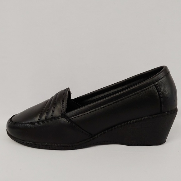 Black Comfort Shoe with Wedge Heel - Picture 4 of 8